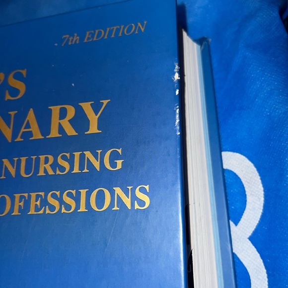 Mosby’s Dictionary of Medicine, Nursing, & Health Professions 7th Edition - Picture 2 of 6